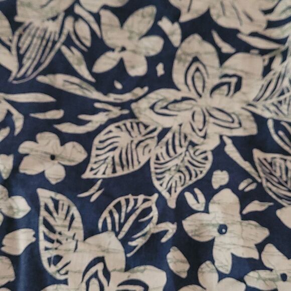 Binder Sportswear black and green floral pull over top - Picture 3 of 5